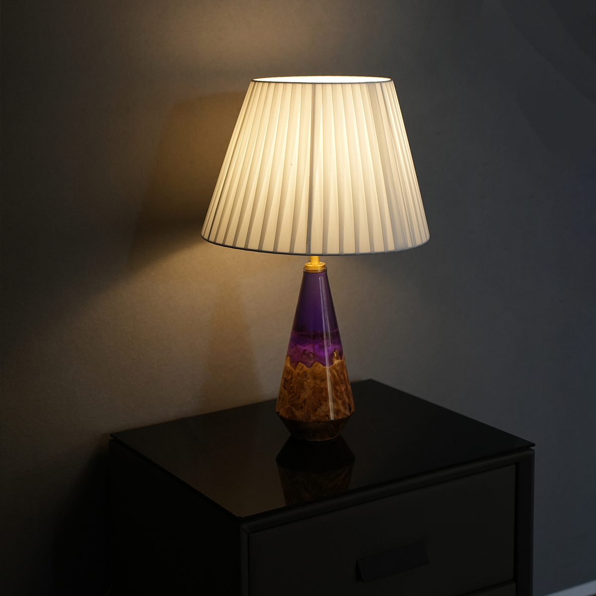 Cunninghamia Wood Purple Resin Desk Lamp